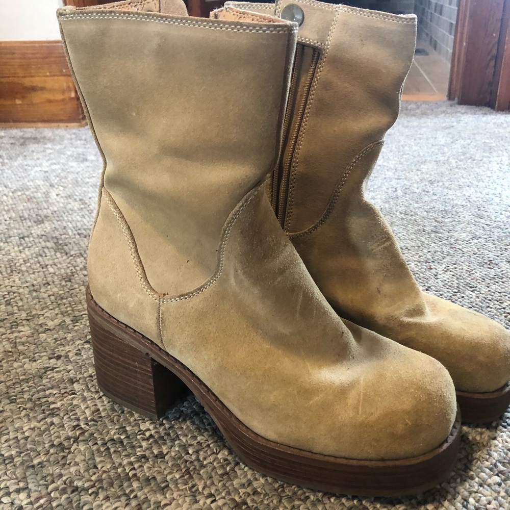 Xhilaration brown chunky boot size 8.5